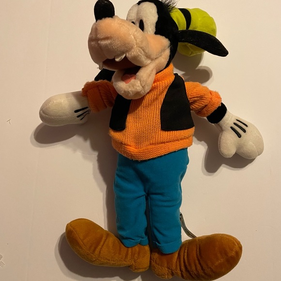 Disney Goofy Plush - Picture 1 of 5